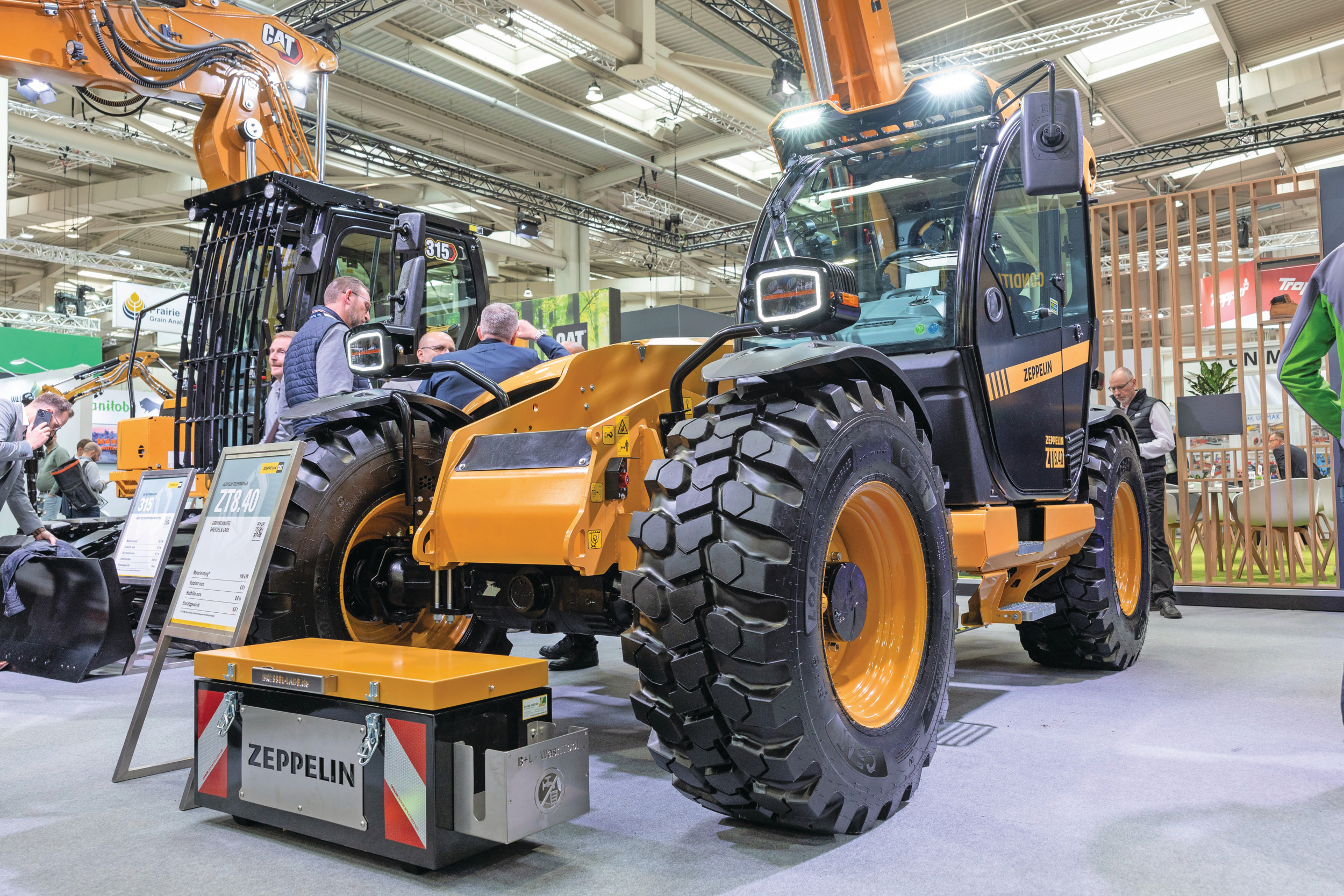 Het Duitse Zeppelin presenteert zijn eerste verreiker voor de landbouw op de Agritechnica in Hannover (D). In 2026 komt de verreiker naar Nederland. De ZT 8.40 is in samenwerking met Faresin gebouwd. Foto's: Mark Pasveer