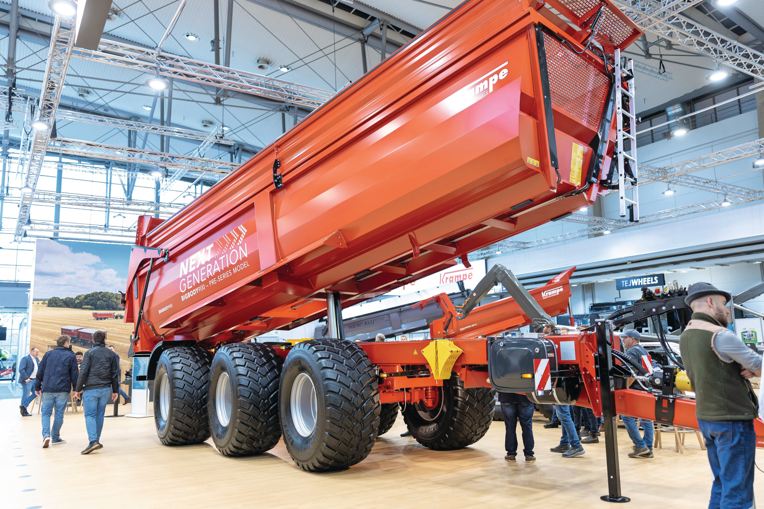 Krampe komt met een nieuwe generatie Big Body 900-landbouwkippers. Vooral de bakopbouw is gewijzigd. Foto's: Mark Pasveer