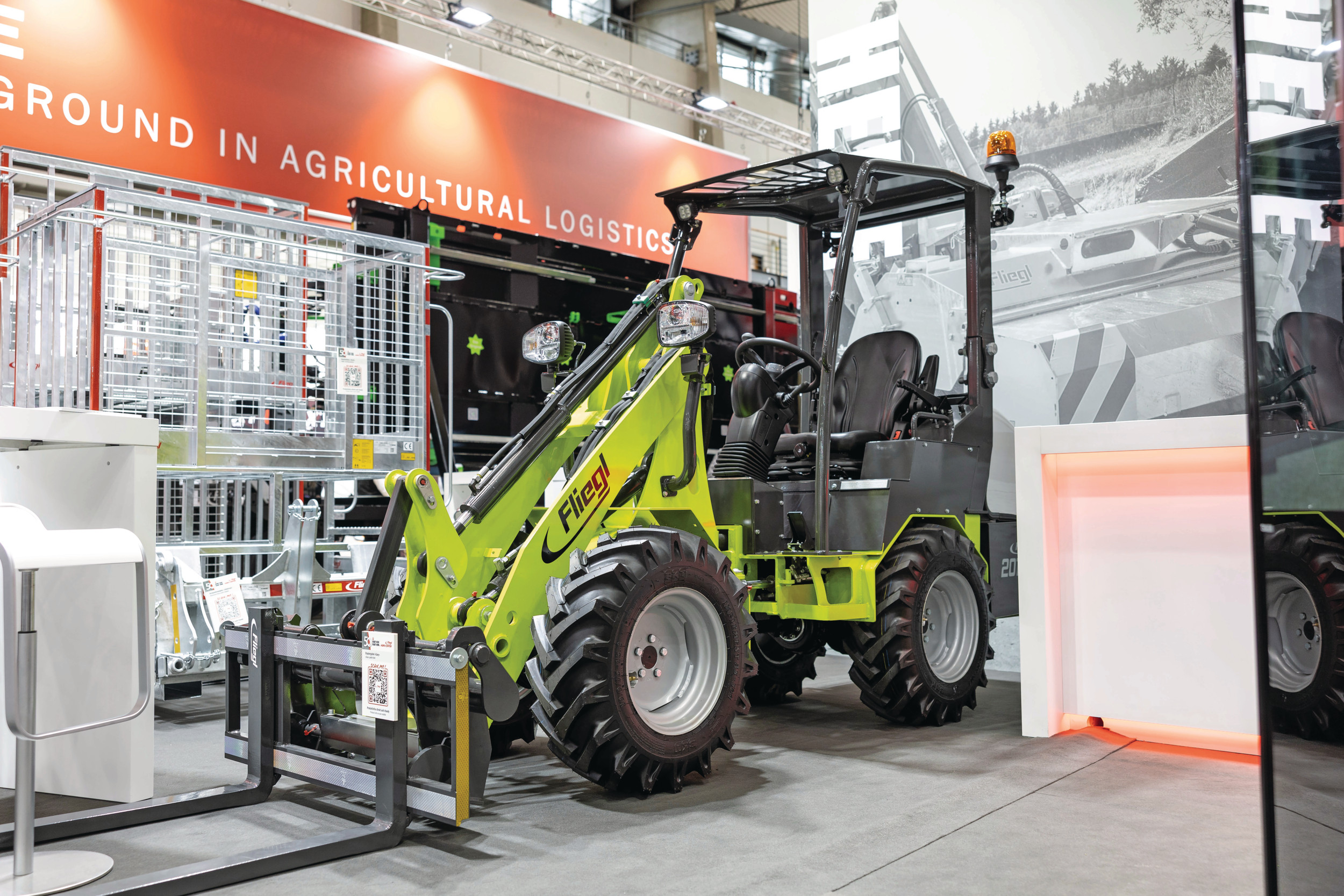 Naast een 2,5-tons voormalige Kaweco-minishovel heeft Fliegl zelf een 2-tonner ontwikkeld. Daarmee heeft Fliegl nu twee modellen minishovels in het programma. Foto: Mark Pasveer