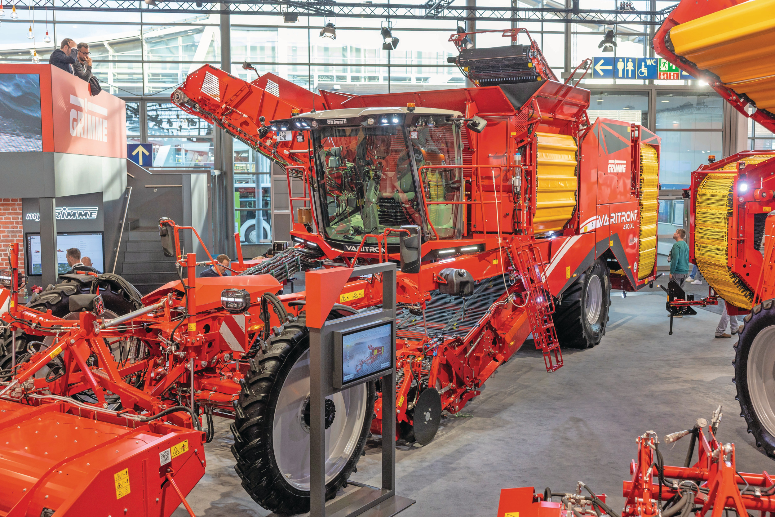 De Grimme Varitron 470 XL beschikt over een extra grote bunker. Vanwege de grotere bunker zijn de vooras en het frame verzwaard. Foto: Mark Pasveer