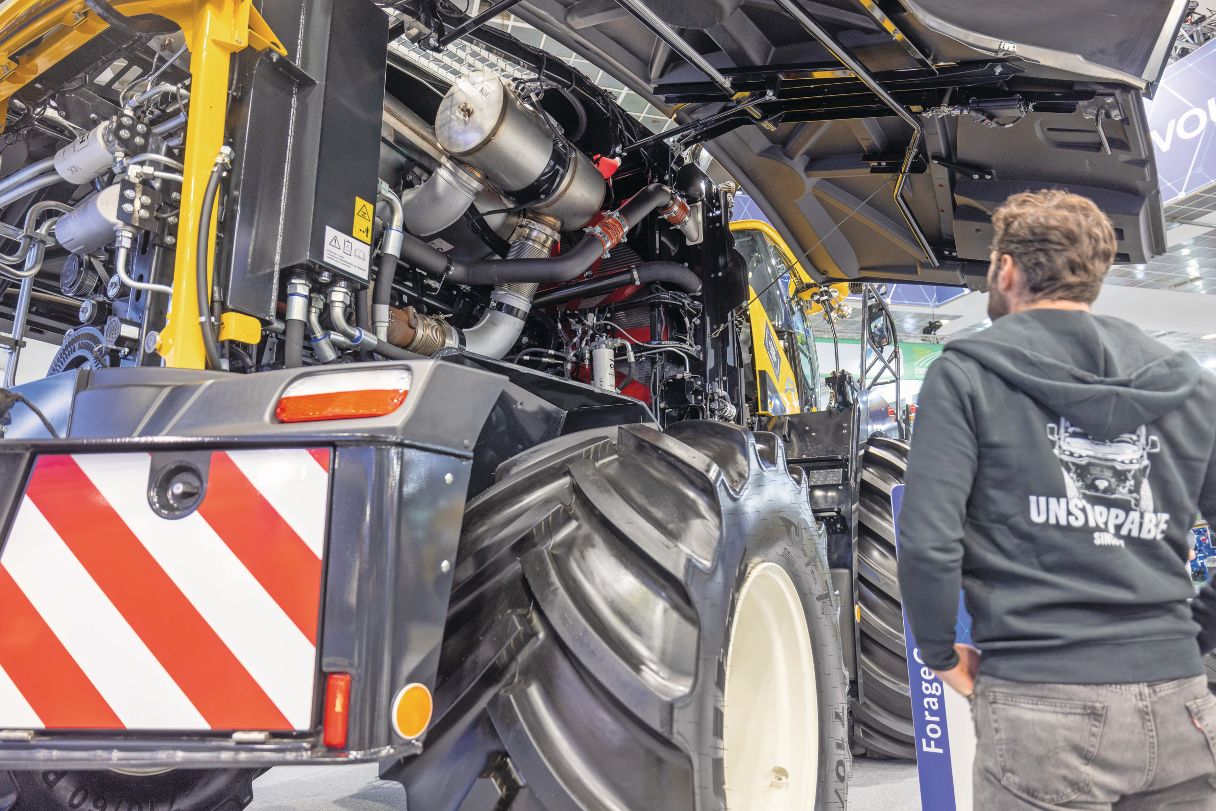 Agribex is de grootste landbouwbeurs van België. Met zo'n 260 exposanten en 70.000 bezoekers komen er genoeg mensen naar Brussel om machines te kijken. Foto's: Peter Roek