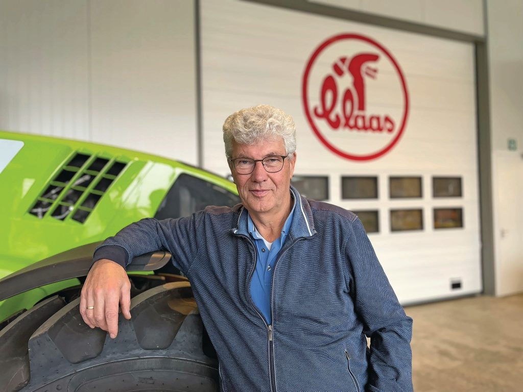 Hoewel zijn zoon René het bedrijf drie jaar geleden al overnam, is Ries Brouwer (62) nog dagelijks betrokken bij De Kruyf Mechanisatie. Foto: Bas van Hattum