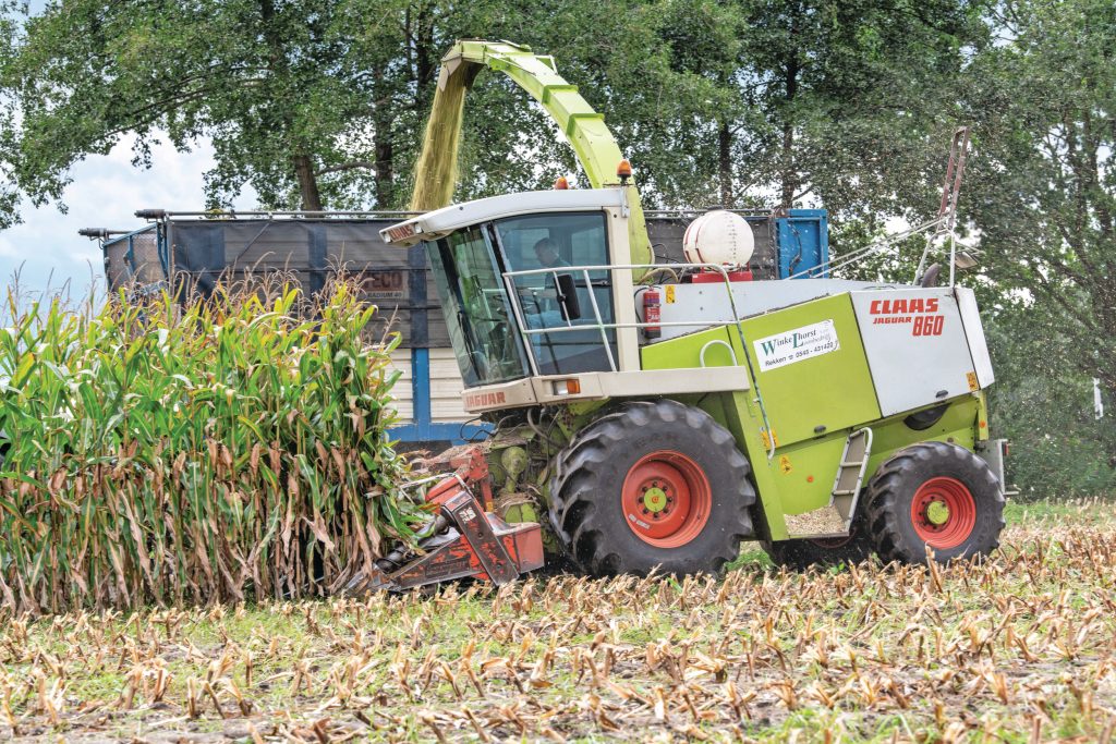 Claas' ambitie was om de trekkers naar hetzelfde imagoniveau te brengen als dat van de Claas-oogstmachines, zoals de Claas jaguar 800-serie. Die laatste zette Claas stevig op de kaart. Foto: Michel Velderman