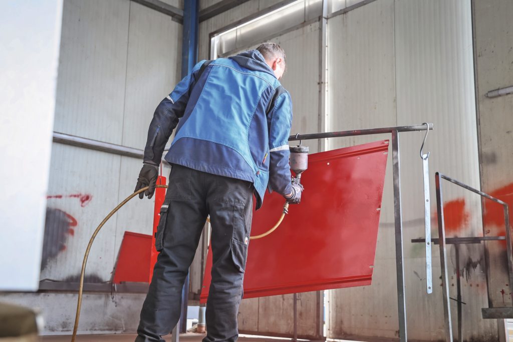 Binnen het mechanisatiebedrijf is een vaste monteur fulltime bezig met groot onderhoud aan zelfrijders. Dat is veelal eigen werk, dus prima jaarrond te plannen. Een voordeel in werkplaatsbezetting.