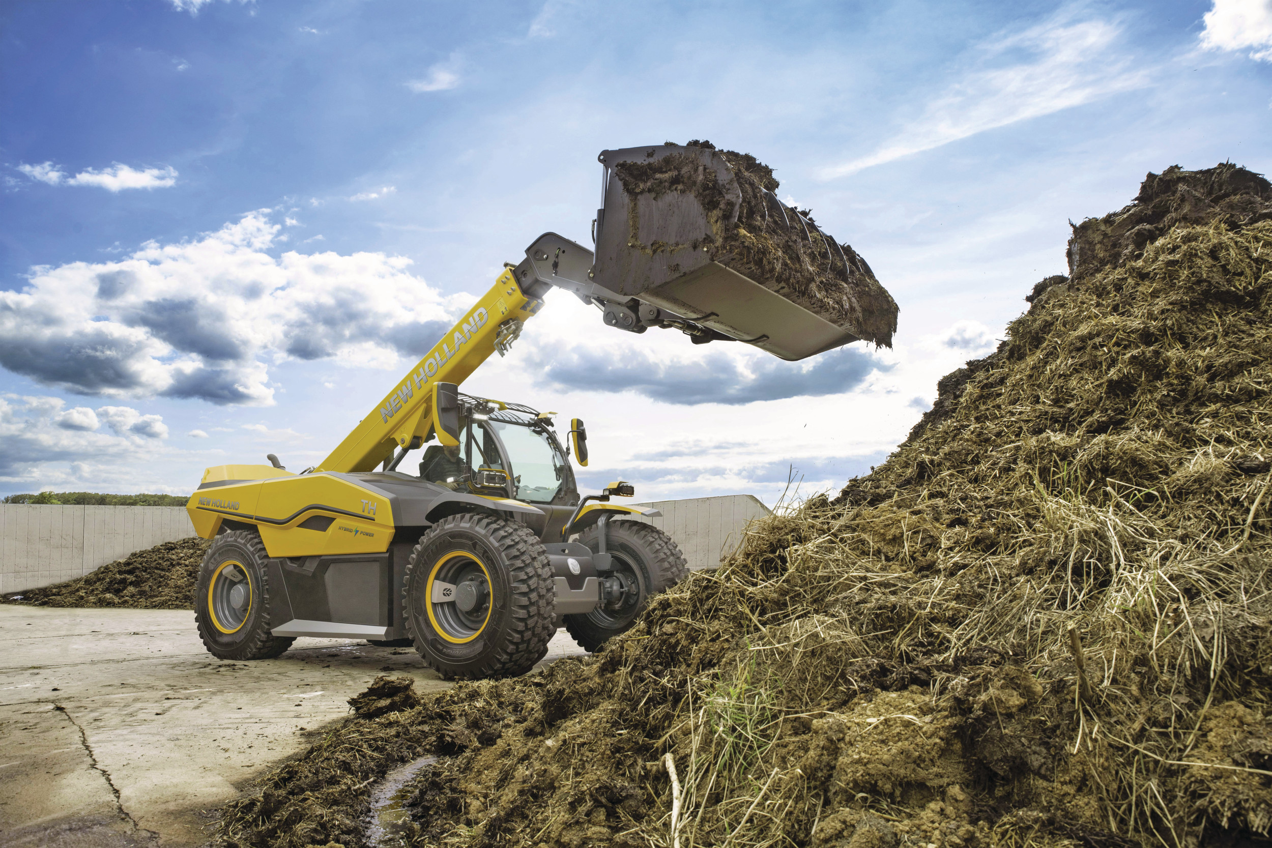 New Holland werkt aan een hybride verreiker die een methaangasmotor combineert met een elektrische rijaandrijving. Foto's: New Holland