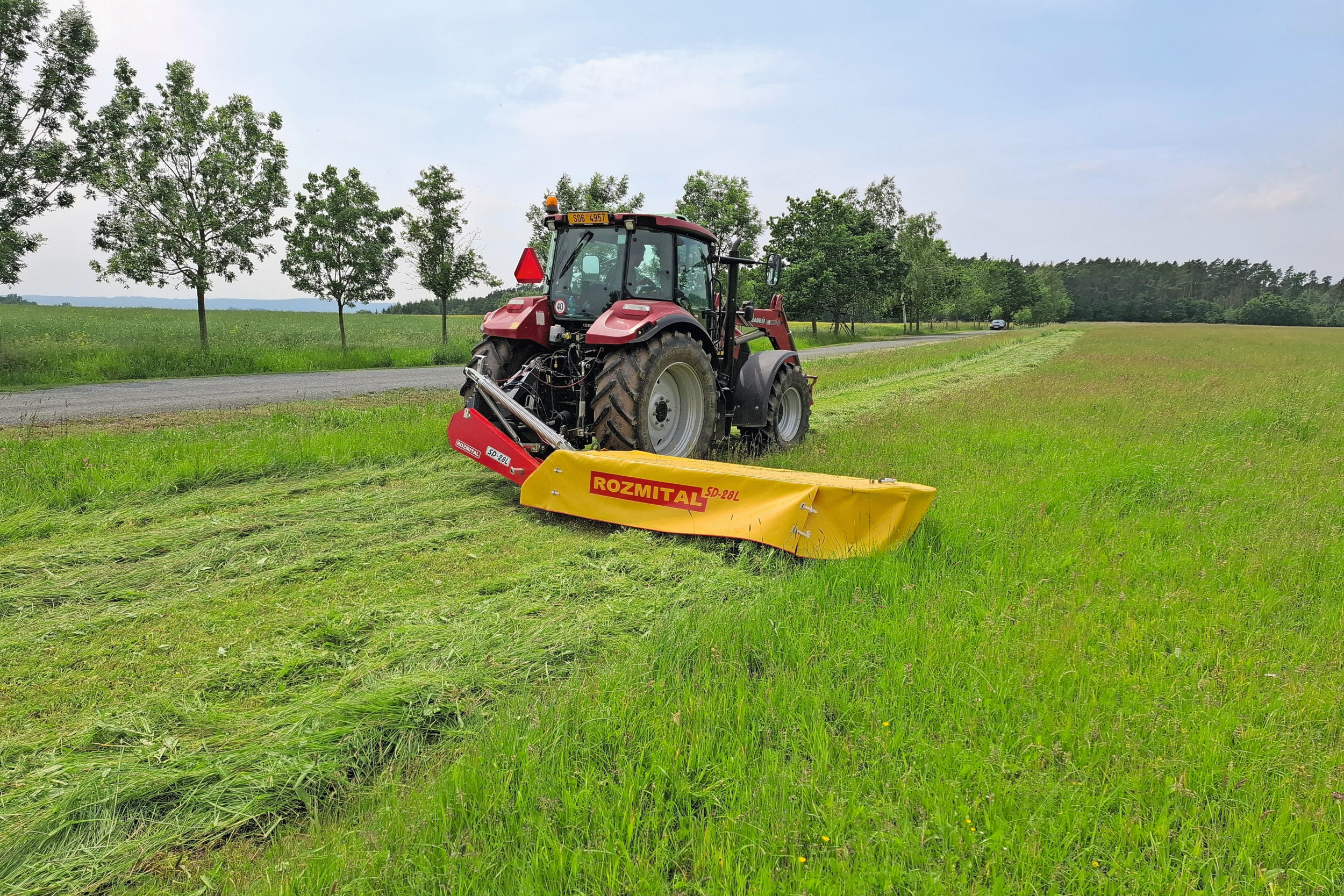 De Tsjechische fabrikant Rozmital introduceert een nieuwe zijmaaier, de SD-28L. De maaier heeft zeven schijven, een werkbreedte van 2,8 meter en weegt 550 kg. Foto: Rozmital