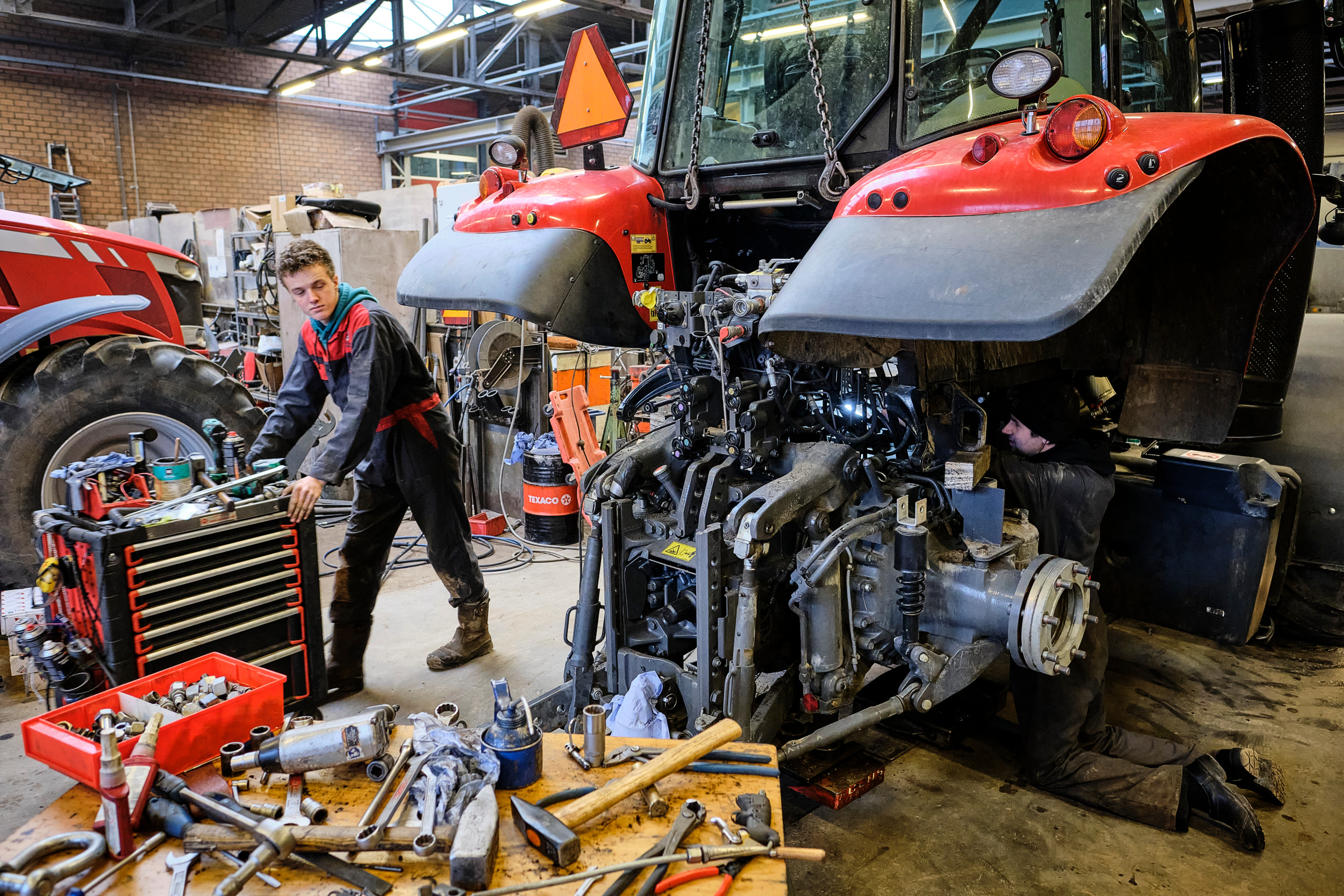 Voor bedrijven die intensief werken met hun machines, zoals loon- en grondverzetbedrijven en (grotere) akkerbouwers biedt een onderhoudscontract gemoedsrust. Foto: Roel Dijkstra