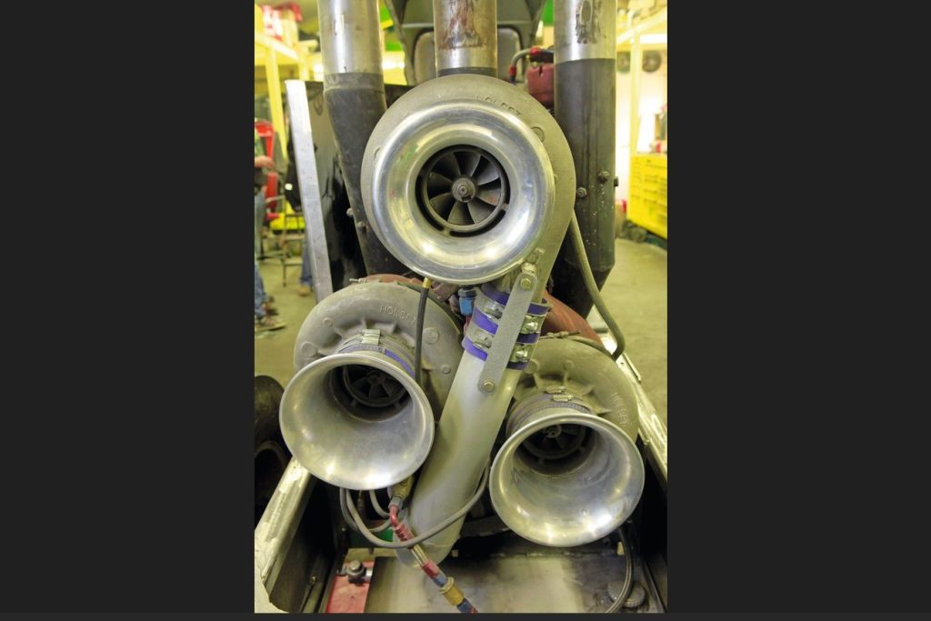 Meerdere turbo’s in serie zijn, mits goed op elkaar afgestemd, een betrouwbare manier om veel lucht in de motor te krijgen. Foto: Henk Riswick