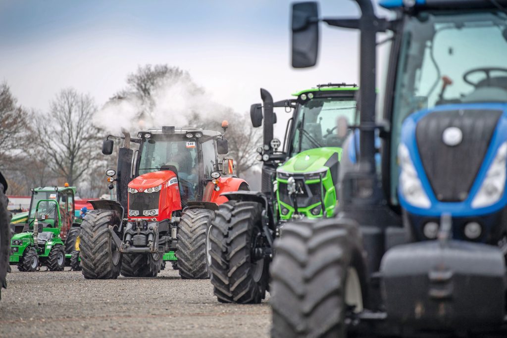 Voor de leasetarieven, de looptijd en de rentetarieven maakt het weinig meer uit of een trekker nieuw is of tweedehands. Volgens leasemaatschappijen zijn de mogelijkheden de laatste jaren steeds ruimer geworden, omdat de kwaliteit van moderne machines beter wordt - ze gaan simpelweg langer mee.