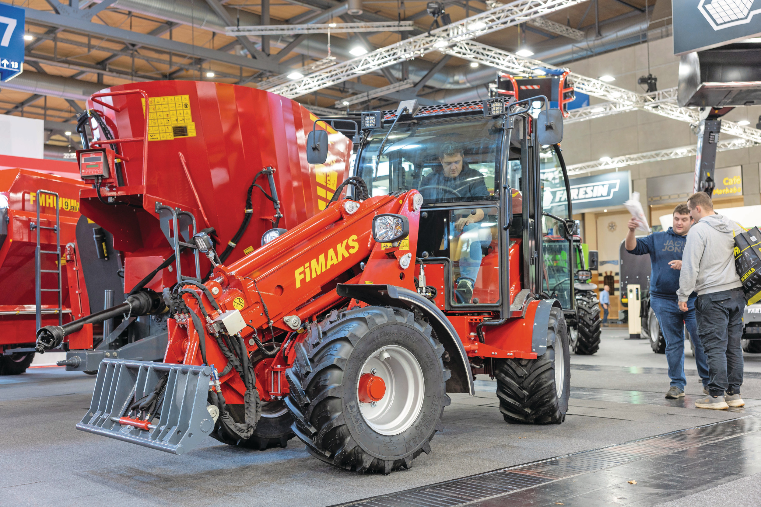 Minishovel LT50 van de Turkse machinefabrikant Fimaks is standaard voorzien van een cabine met airco. De nieuwe LS-motor beschikt over 50 pk. Foto: Mark Pasveer.