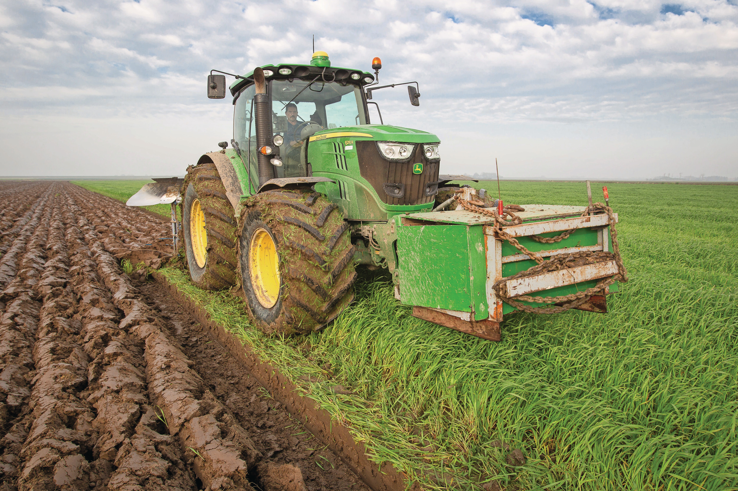 TREKKER is op zoek naar mensen die ervaring hebben met de John Deere 6210R, 6190R of 6170R-modellen. Ben jij die gebruiker? Deel je ervaringen. Foto: Peter Roek