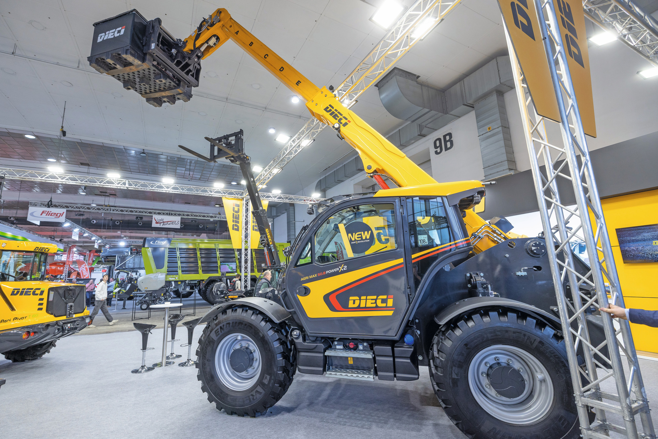 De Agri Max Power X2 50.8 heeft een hefcapaciteit van 5 ton en een hefhoogte van bijna 8 meter. De landbouwverreiker van Dieci is voorzien van een FPT-motor die over 175 pk beschikt. Foto's: Peter Roek