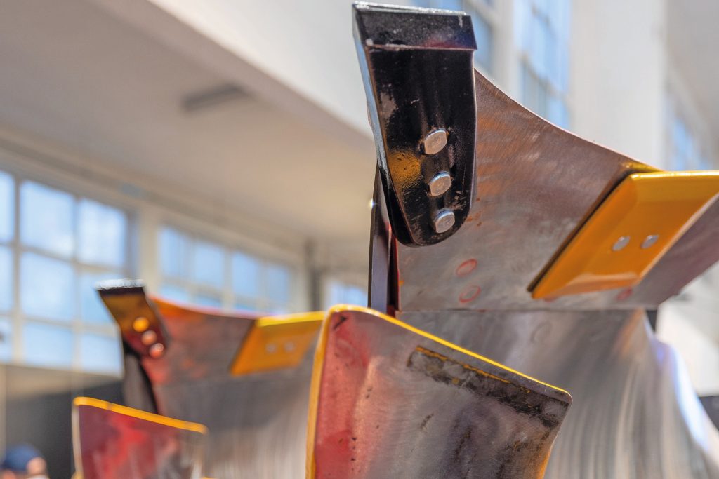 Met widia versterkte schaarpunten vervangen de voor extra slijtvastheid met wolfraamcarbide opgespoten punten.