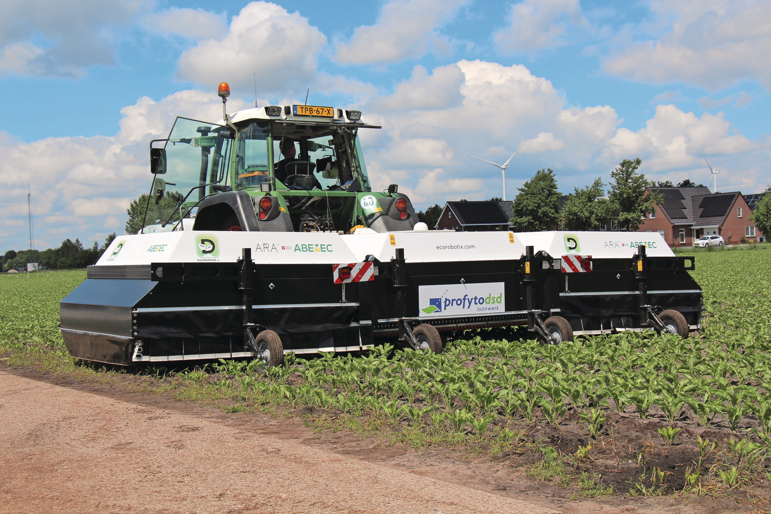 Bestrijding van aardappelopslag leidde in 2024 tot de doorbraak van de Ecorobotix ARA-spotsprayer, met op elke 4 centimeter een spuitdop. TREKKER zet de verschillende sprotspraymethodes voor je op een rij. Wat zijn de voor- en nadelen? Foto: René Koerhuis