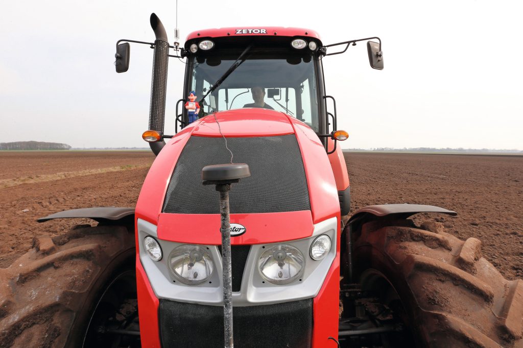 RTK-correctie wordt steeds populairder en vanzelfsprekender. Mede omdat steeds meer (gebruikte) trekkers ervoor geschikt en vrijgeschakeld zijn. Foto: Hans Prinsen