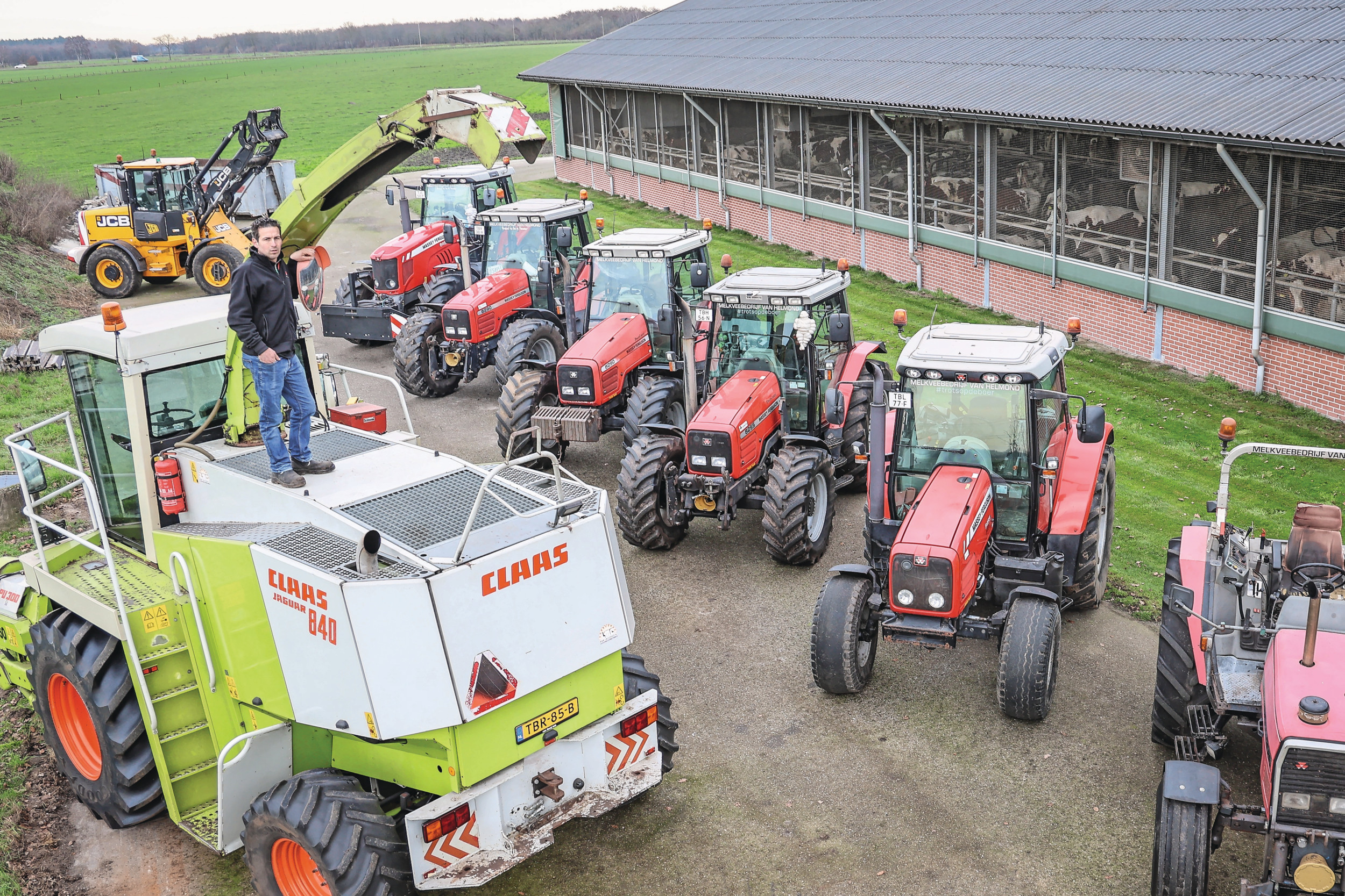 In het Limburgse Evertsoord staat het melkveebedrijf van familie Van Helmond. Met een uitgebreid maar kostenefficiënt machinepark doen de melkveehouders alles zelf. Foto’s: Matthijs Verhagen