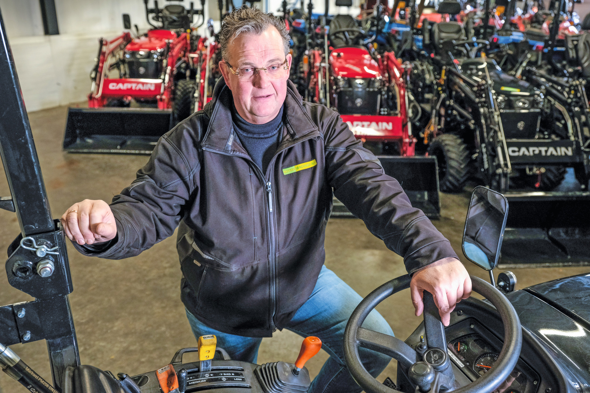 Rob Roelofsen, eigenaar van Noord Machines: “Mijn opleiding was op de autoschool in Driebergen. De commerciële kant, ik ben geen sleutelaar. Daarna heb ik in de trailerbouw en de transportsector gewerkt.” Foto: Jan Willem van Vliet