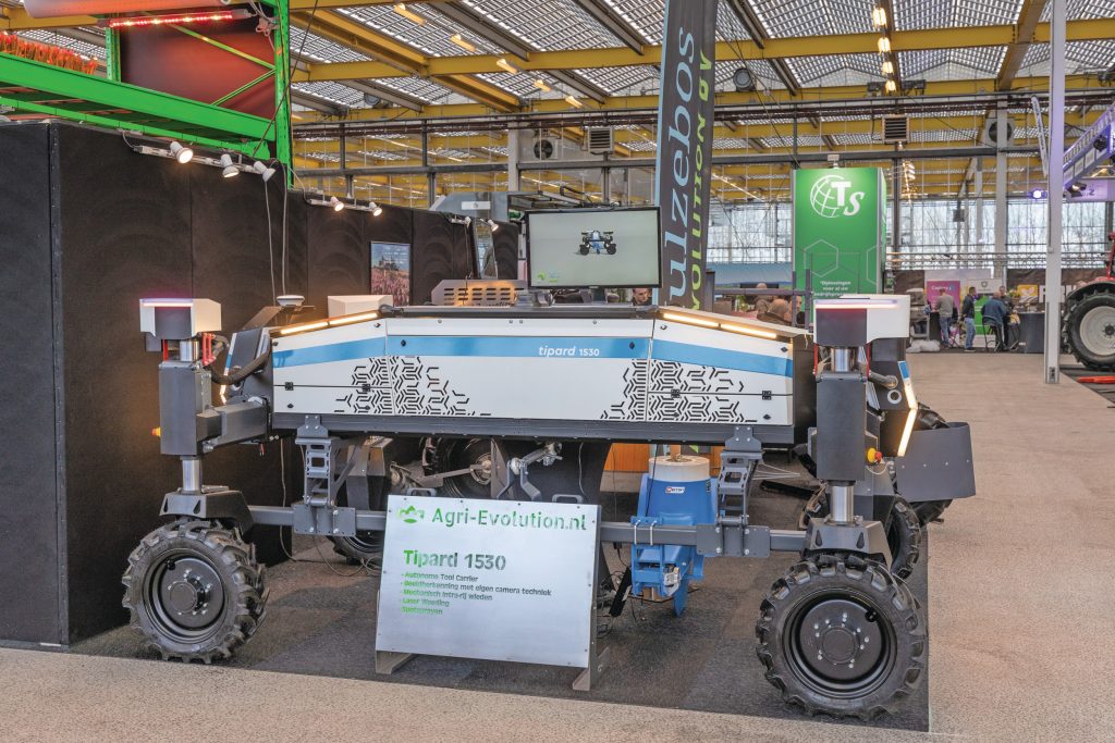 De Tipard is leverbaar met verschillende modules, zoals een spotsprayer, laserweeder of in-de-rij-schoffel. Ook passen er standaard werktuigen aan.