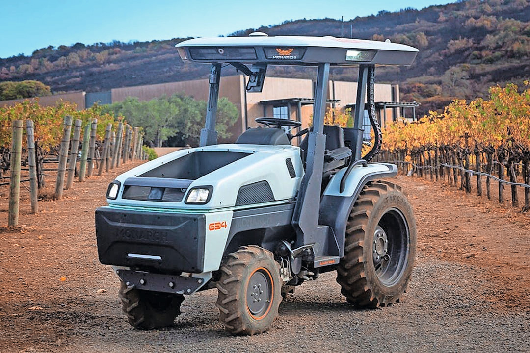 Deze Monarch-tractor werd sinds 2022 geproduceerd, en daar is nu een einde aan gekomen. De fabrikant legt bij de doorstart de nadruk op autonomie- en softwaretechnologie voor andere machinefabrikanten, na problemen met eigen hardware en dealerrelaties. Foto: Monarch Tractors