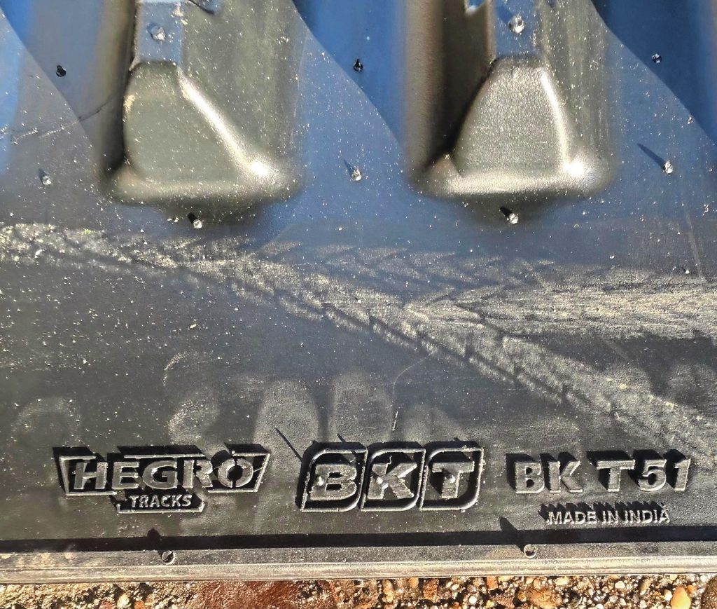 Voor de rupsen zocht Hegro Tracks de samenwerking met het Indiase BKT, via importeur Bohnenkamp Benelux. Foto: Bohnenkamp