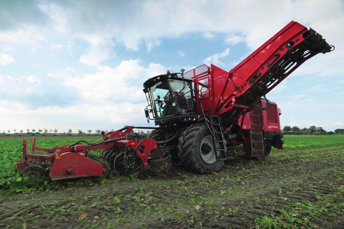 Speelman Machines heeft vanaf 1 januari 2026 de licentierechten om onder eigen naam Agrifac-bietenrooiers LightTraxx en OptiTraxx (met rupsonderstel) te gaan produceren. De eerste rooier wordt in april van dit jaar verwacht. Foto: Lucas van de Weijer