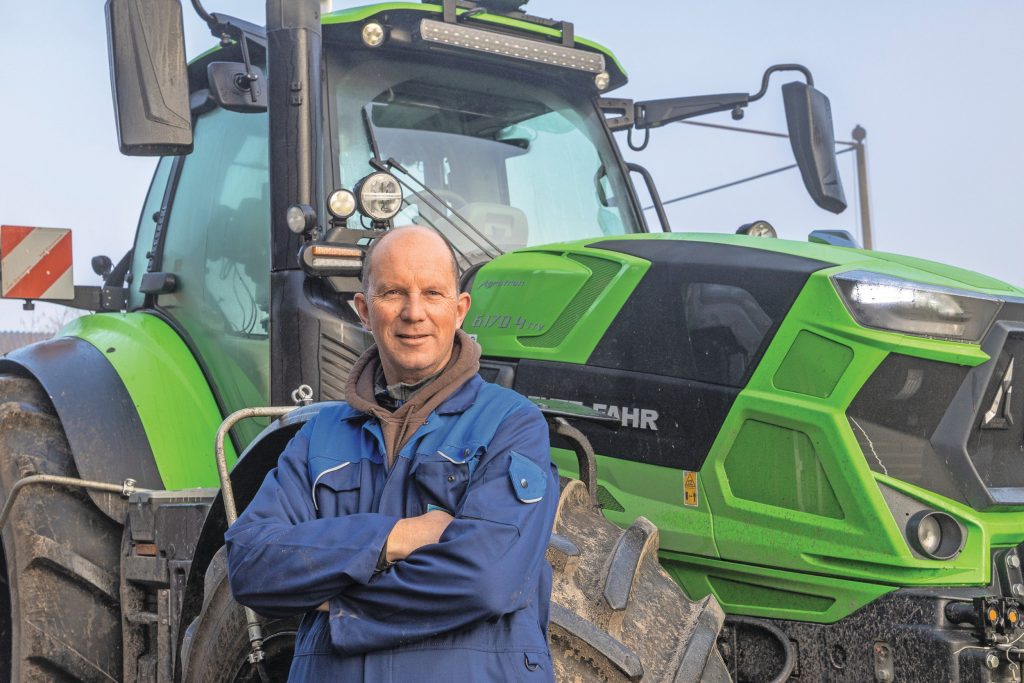 Ard van der Voort (47), medewerker bij Van Paassen in Schipluiden (Z.-H.): “De viercilinder staat z’n mannetje tussen onze zescilinders. Wel hopen we dat het rijgedrag nog een update krijgt.” Foto: Peter Roek