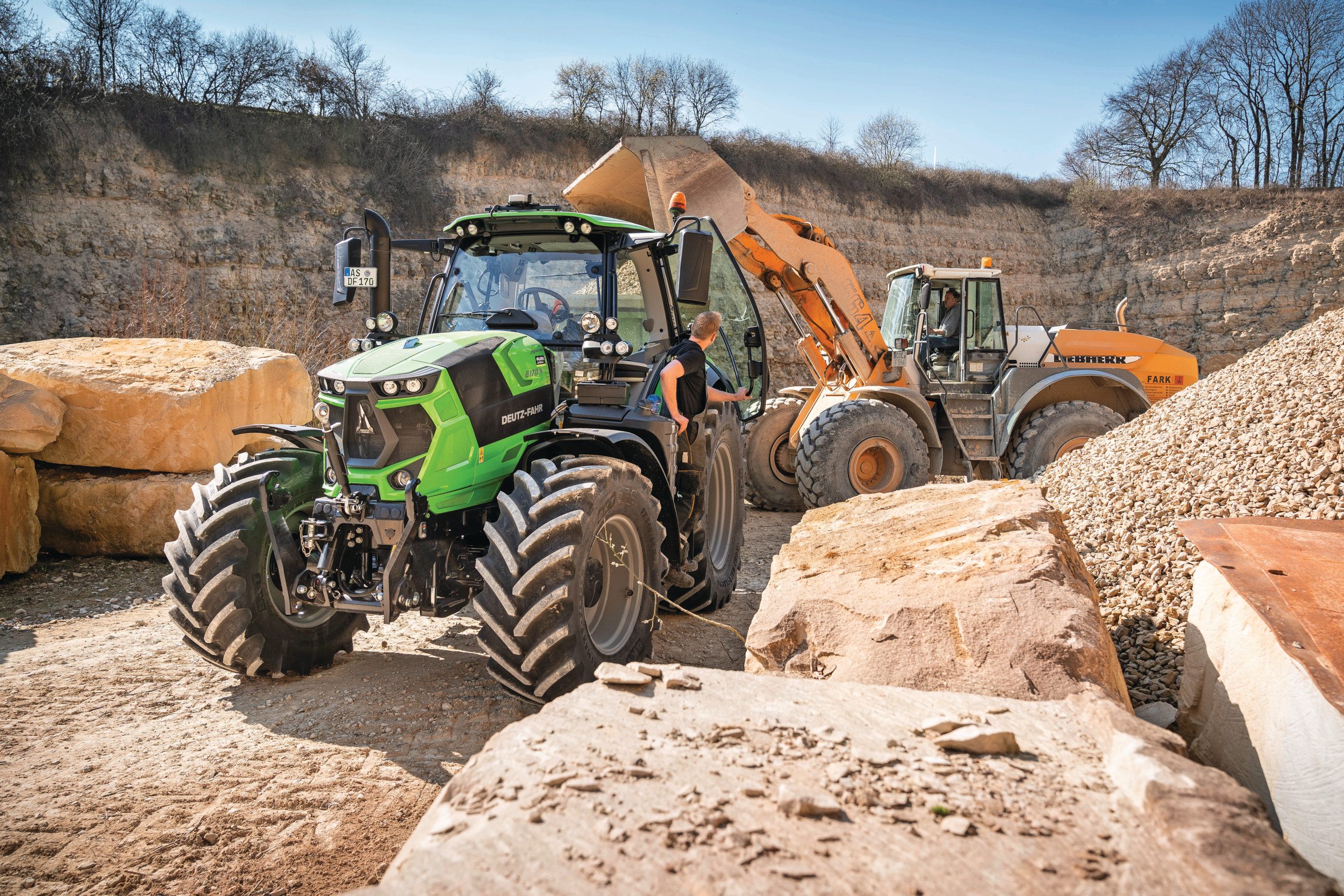 De markt vraagt om compacte viercilindertrekkers met veel pk’s onder de kap. Dat zijn over het algemeen de bestsellers. Daarom in deze test die van Deutz-Fahr: de Agrotron 6170.4 met 120 kW/163 pk. Foto: Farina Schildmann.