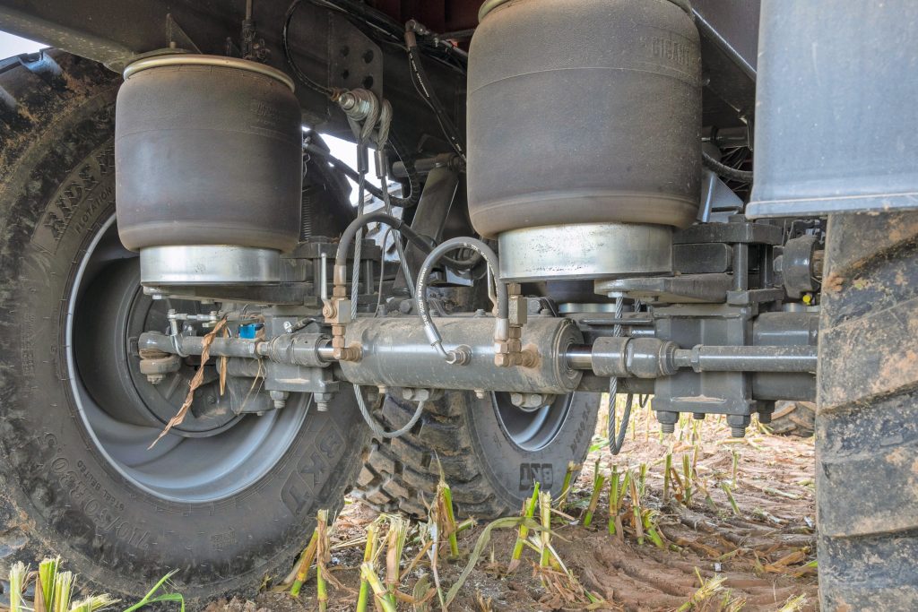 De optionele luchtvering is de meerprijs van € 2.100 wat ons betreft meer dan waard. Deze levert een goed rijcomfort en een stabiel weggedrag op, zeker in combinatie met het optionele Wabco-smartboard.