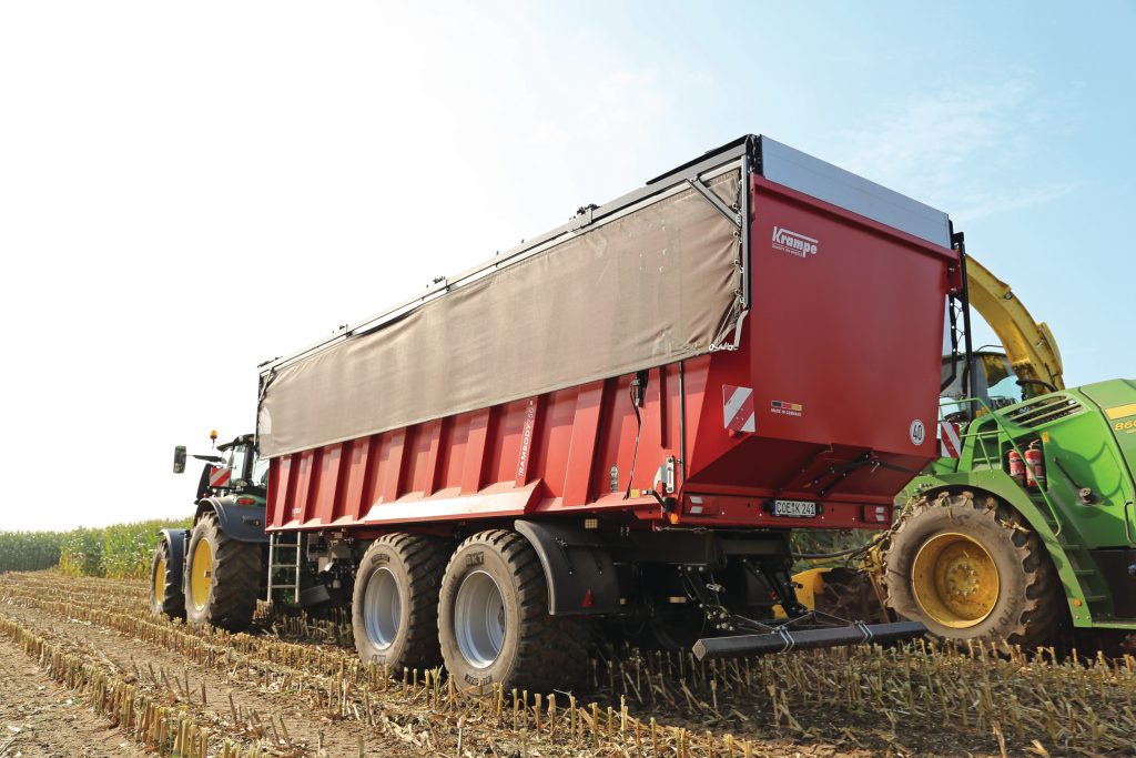 Ten tijde van de werktuigtest was de volume+-achterklep nog nieuw. Inmiddels is deze onderdeel van de standaarduitvoering. Het €4.600 kostende afdeksysteem met twee hydraulisch bediende netten bevalt goed. Je bedient ze met de terminal en het sluiten en openen duurt minder dan 30 seconden.