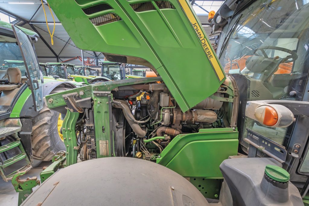 Motorisch zijn de trekkers dik in orde. Met name in het begin sneuvelden veel turbo's door vibratie vanuit het uitlaatspruitstuk. Er was een terugroepactie om andere bevestigingsbeugels te monteren. Daarmee is het probleem grotendeels opgelost. Het is overigens een turbo met verstelbare geometrie.