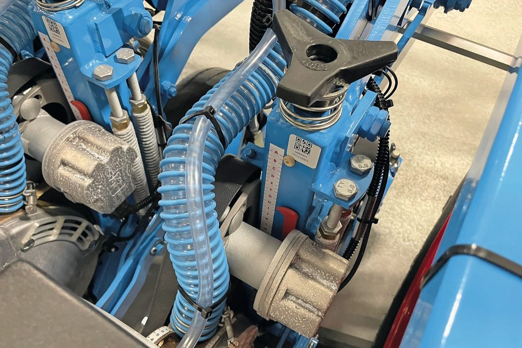 Met de elektrische aandrijving is het niet alleen mogelijk om iedere rij individueel in- of uit te schakelen, maar kun je ook de zaaiafstand per rij variëren.