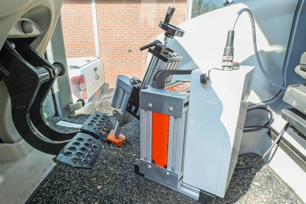 De TovAutomaat is voorzien van een lineaire elektromotor en een gewicht van 10 kg, waarmee de unit rechtop blijft staan. Voor het transport zet je de TovAutomaat even aan de kant.