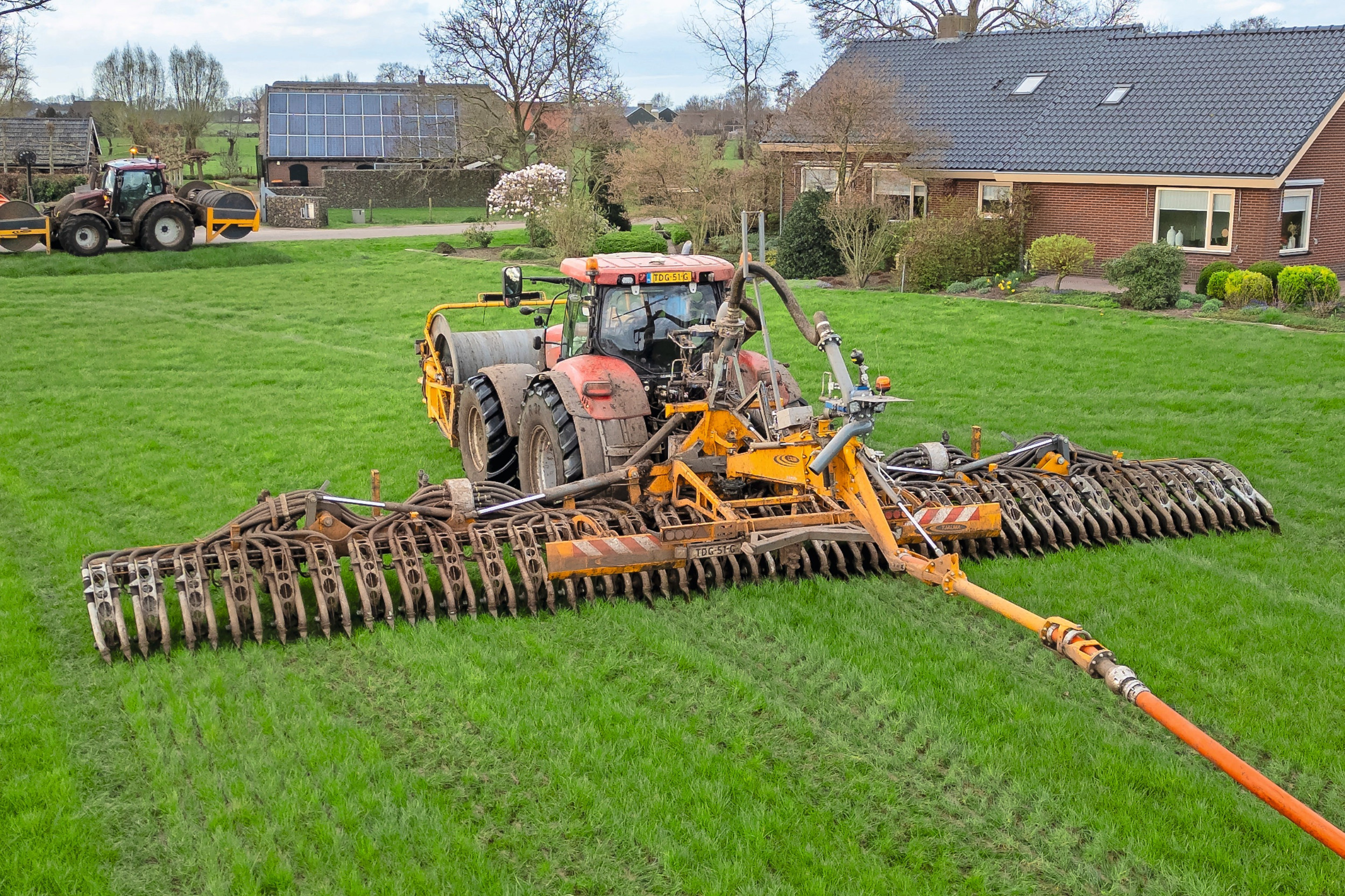 Familie Tjalma gaat onder de naam Agro Tjalma weer bemesters en andere mesttechniek bouwen. Het bedrijf, onder leiding van drie zussen, heeft een licentieovereenkomst gesloten met een externe partij die tegenwoordig het intellectuele eigendom in handen heeft. Foto: Koos Groenewold