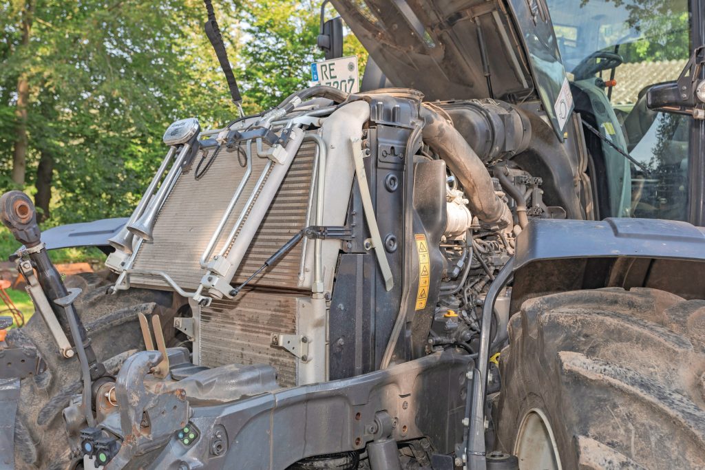 De Agco Power-motor met 7,4 liter inhoud is sterk en springt relatief zuinig om met diesel.