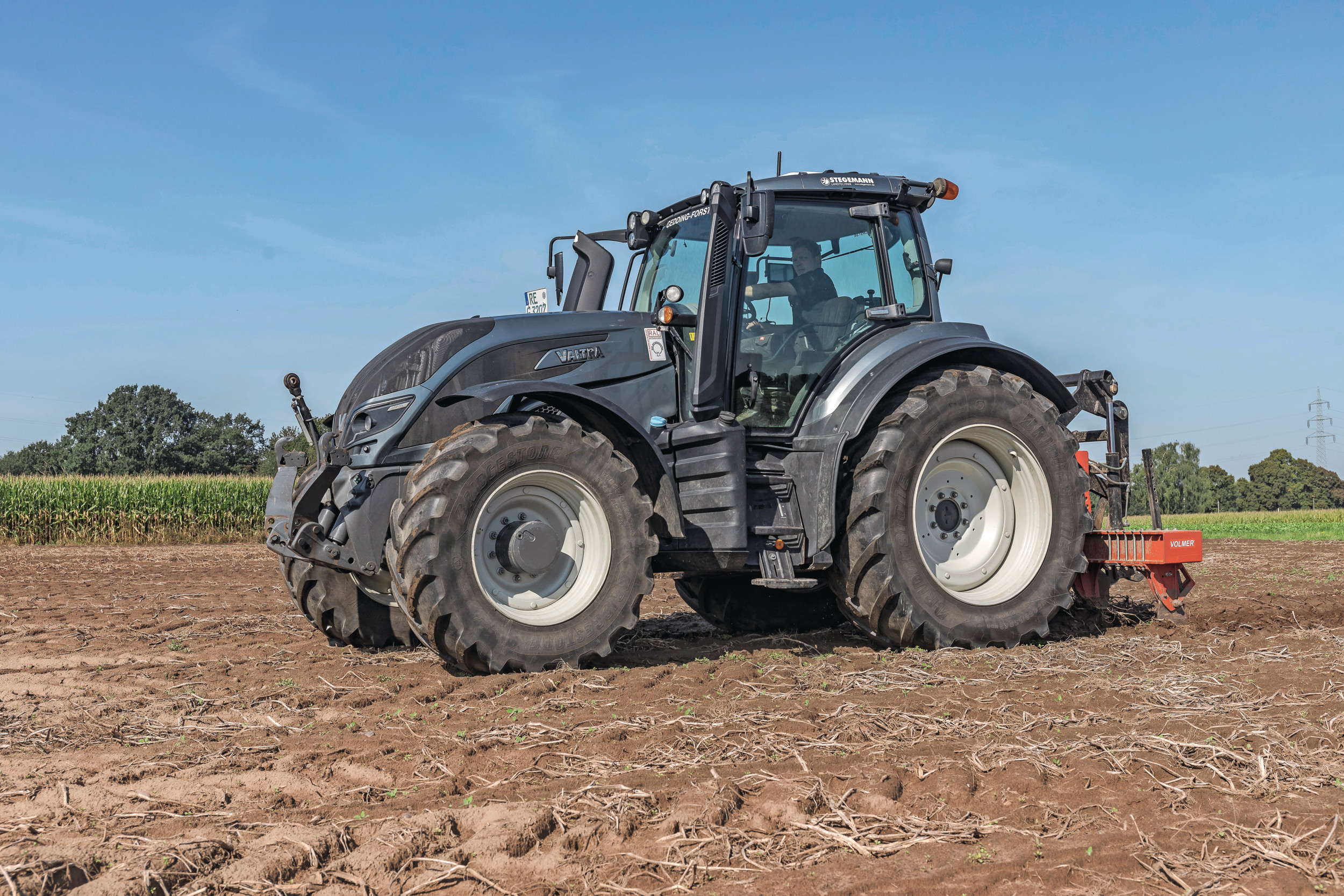Voor deze duurtest volgen we een Valtra T214 Direct die in drie jaar tijd ruim 3.000 uur draaide op een gemengd bedrijf. Daarnaast vertellen gebruikers over hun ervaringen met deze trekker. Foto’s: Stefan Tovornik