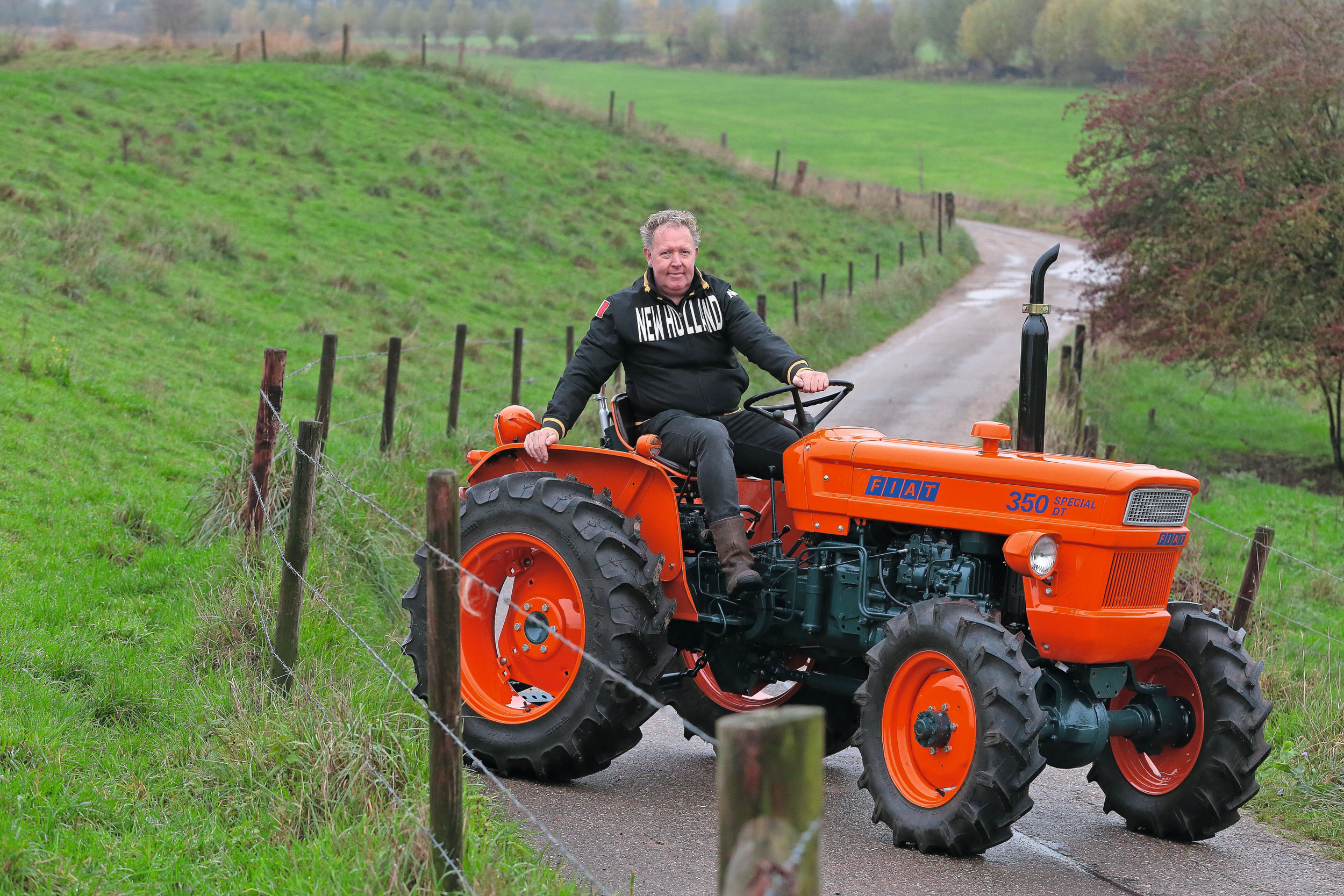 Mark Boxstark (54) in Oud-Zevenaar (Gld.) restaureerde een relatief zeldzame Fiat 350DT Special. Hij importeerde de trekker uit Portugal, in Nederland werd de machine nooit verkocht. Foto's: Hans Prinsen